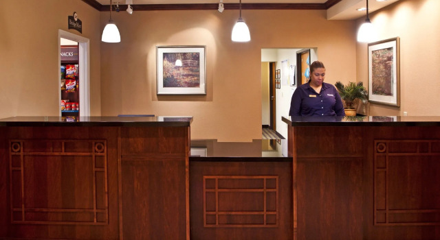 Staybridge Suites Tampa East - Brandon by IHG, Boek Hotel Brandon Florida