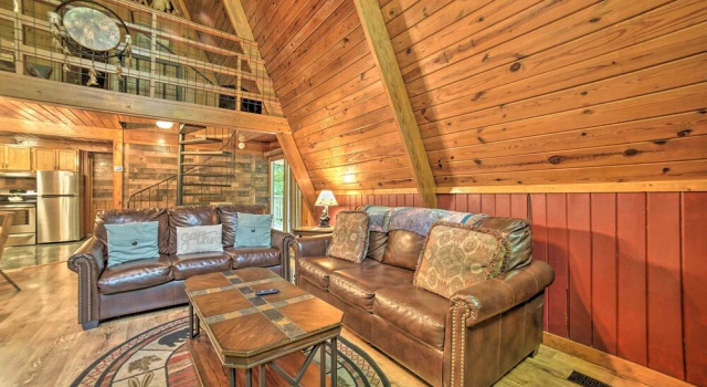 A-frame Gatlinburg Cabin w/ Deck & Private Hot Tub