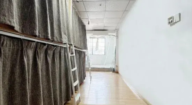 Кровать в общем номере (женский номер) ISU Hostel(Sanya Pedestrian Street Seaview Store)
