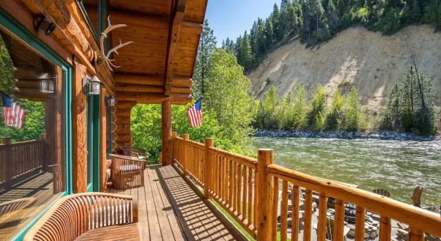 Moosehead Lodge 3 Bedroom Home by NW Comfy Cabins, Rezerwuj Hotel Hotele w Plain z parkingiem, Parking