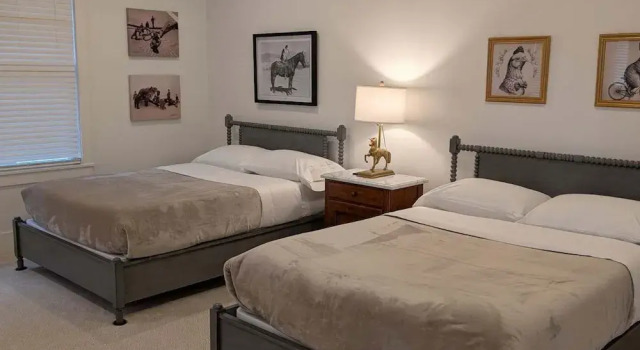 Люкс с балконом Parkway House Goshen Family-Friendly Bed & Breakfast