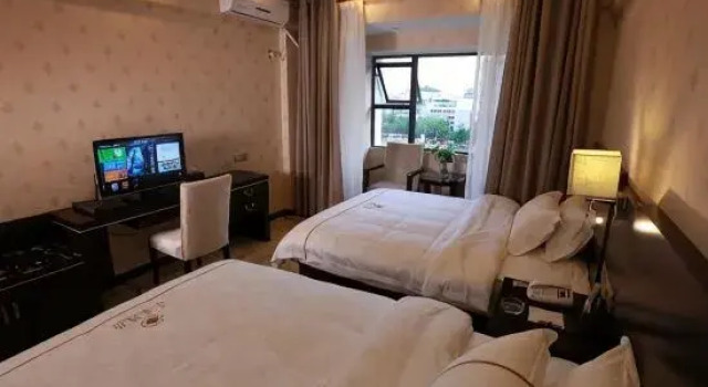 Трёхместный семейный люкс Guilin Fengyuan Hotel