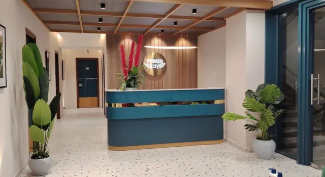 PubliQ Luxury Stays, Rezerwuj Hotel Hotele w Telangana z parkingiem, Parking