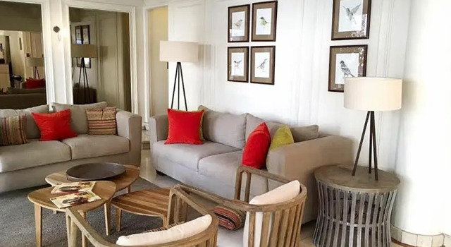 Neruda Express, Buchen Sie Hotel Las Condes Metropolitan Region, in der Nähe von Persa Bio Bio