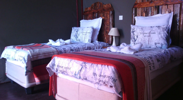 Lion Roars Lodge, Varaa Hotelli Lesoma Northwest District