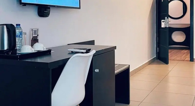 Апартаменты Economy с балконом и с видом на город Dazzle Hotel and Apartment