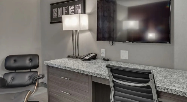 Люкс Business Home Inn & Suites Saskatoon South
