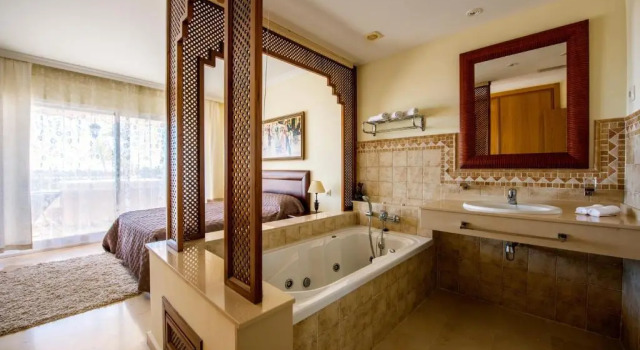 Malibu Mansions Condo 1 by Rafleys