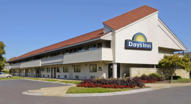 Кровать в общем номере Days Inn by Wyndham Overland Park/Metcalf/Convention Center