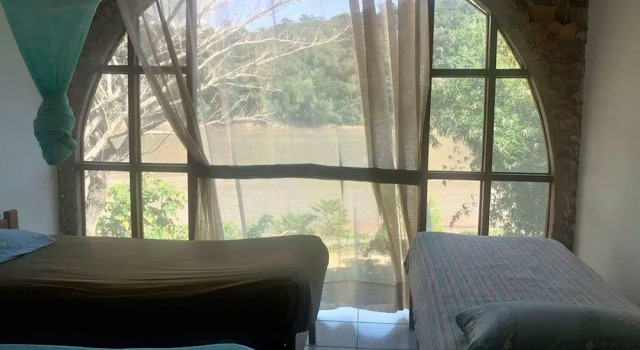 Кровать в общем номере Lobo Hostel Rurrenabaque