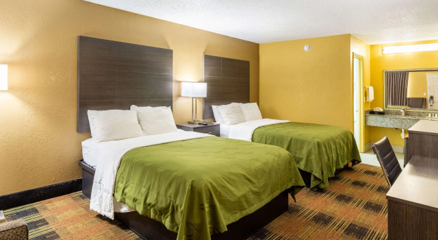 Четырёхместный номер Standard Quality Inn Mobile West Tillmans Corner