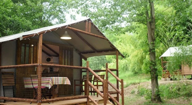 Camping L'Arrayade, Rezervovat Kemp Hotely v Hautes-Pyrénées s parkováním, Parkování