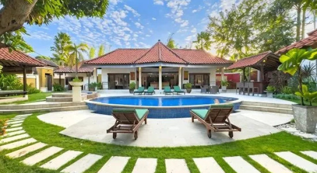 Villa Ginger 4BR Private Pool Villa by Villa Bugis, Varaa Villa Mökit kohteessa Bali, Mökki