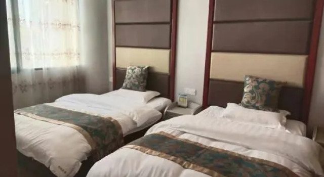 Xiongxiangrun Hotel, Rezerwuj Hotel Zhaotong Yunnan