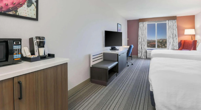 Четырёхместный номер Standard Hilton Garden Inn Reno