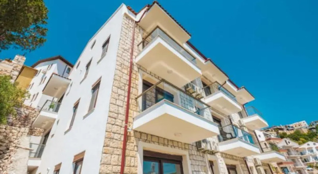 Golden Rose Suit Pension