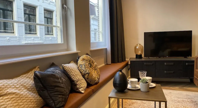 Damrak Short Stay Amsterdam
