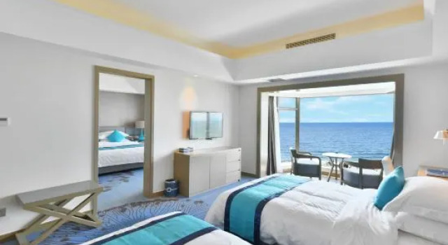 Семейный люкс seafront Ocean Rise Hotel