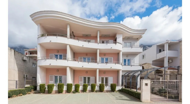 Brkić Apartments with Private Parking, Забронировать Апартаменты/квартира Отели Макарска с парковкой, Парковка