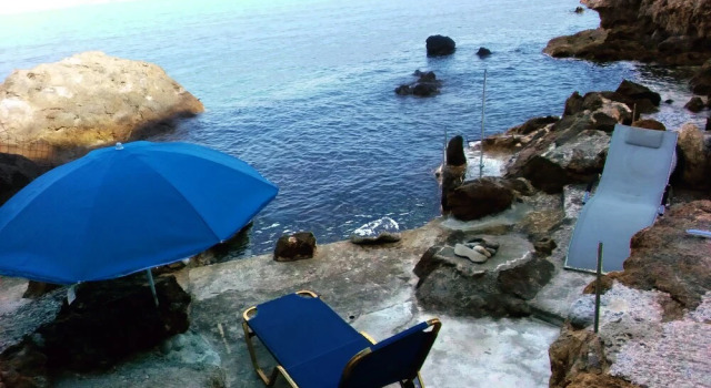 Коттедж с 2 комнатами House with Private Place To Swim, Solitary, View