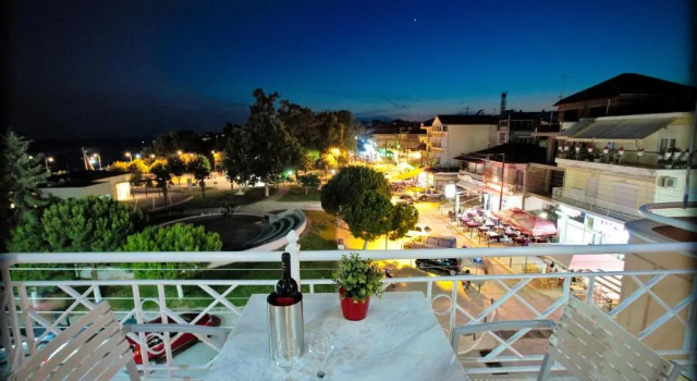 Полулюкс Hotel Epavli