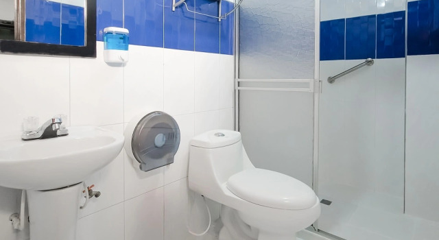 Номер Standard Hotel Avenida 3 Real en el norte de Cali