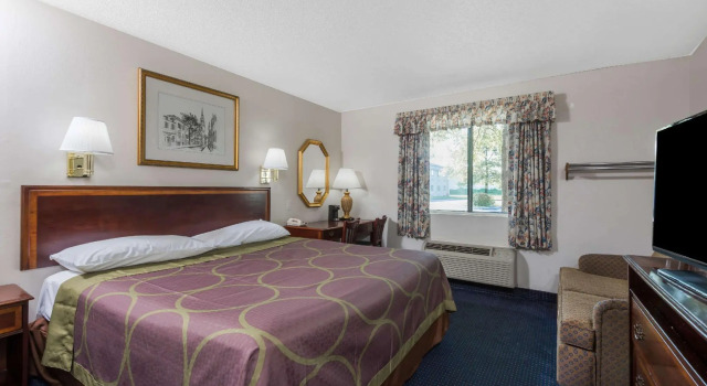 Двухместный люкс Super 8 by Wyndham Hartford