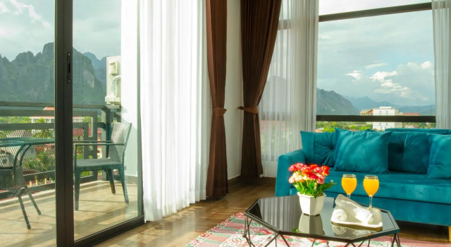 Serene Premier VangVieng Hotel, Rezerwuj Hotel Hotele w Prowincja Wientian z basenem, Basen