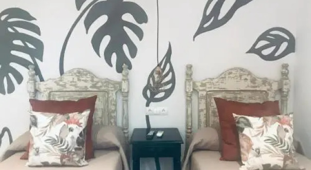Hostal El Caprichito Marbella, Забронировать Отель Марбелья Коста-дель-Соль, рядом с Автобусный вокзал Марбельи
