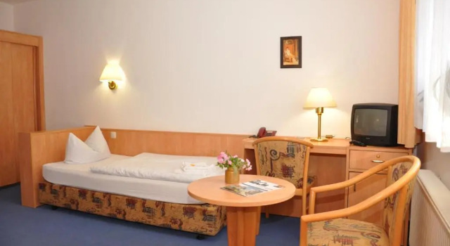 Pension Lindenhof, Book Hotel Kromsdorf Weimarer Land