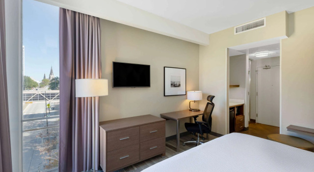 La Quinta Inn & Suites by Wyndham Tulsa Downtown/Route 66, Book Hotel Tulsa Oklahoma