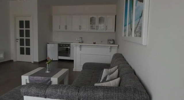 Апартаменты Superior с балконом Apartments and Rooms Four Roses