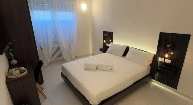 Isidoro affittacamere, Book Hotel Carugo 