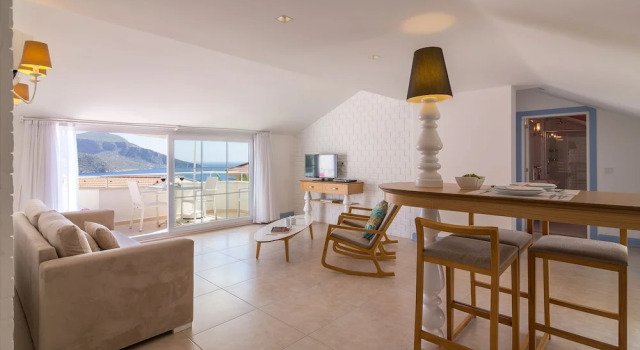 Люкс c 1 комнатой с балконом Kalkan Suites