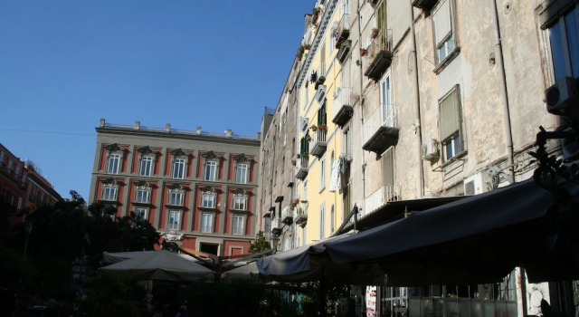 Room 23 in the city center by Wonderful Italy, Забронировать Отель Неаполь Кампания, рядом с Церковь Пио Монте делла Мизерикордия
