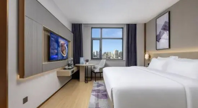 Люкс Deluxe Lavande Hotel (Urumqi High-Speed Railway Station Weitai North Road)