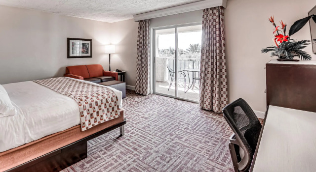 Двухместный номер Deluxe с балконом Inn of Naples, Tapestry Collection by Hilton