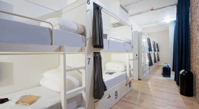 Кровать в общем номере Room Gran Vía