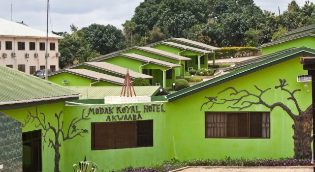 Modak Royal Hotel, Book Hotel Hoteller i Eastern region med pool, Swimmingpool