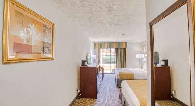 Четырёхместный люкс Best Western Green Valley Inn