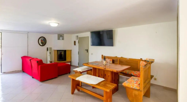 Val d'Arno House with Garden, Parking and Swimming Pool