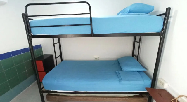 Кровать в общем номере Posada Nativa Lizard House