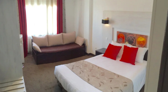 Manzaralı Balkonlu Süper çift kişilik oda Victoria Hotel