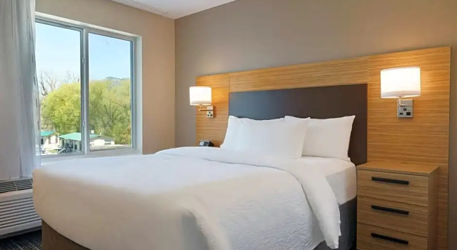 Двухместный люкс c 1 комнатой с видом на внутренний двор TownePlace Suites by Marriott Logan