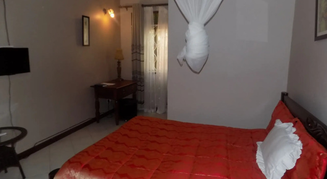 Peniel Beach Hotel, Đặt Khách sạn Khách sạn ở Entebbe có hồ bơi, Hồ bơi