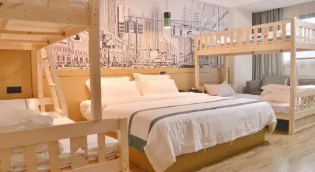 Кровать в общем номере City Zhixuan Hotel