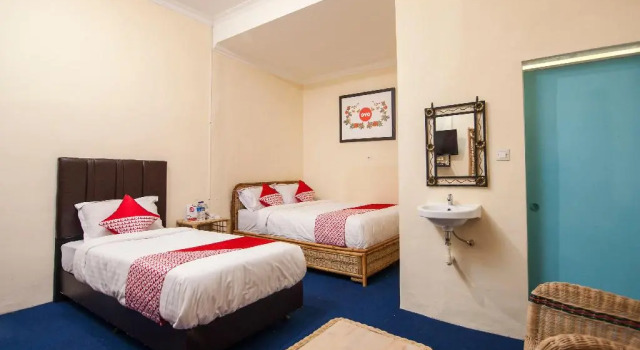 Люкс OYO 719 Penginapan Panatapan Almonsari Resort