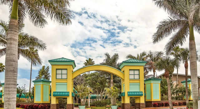 Четырёхместный номер Standard International Palms Resort Cocoa Beach