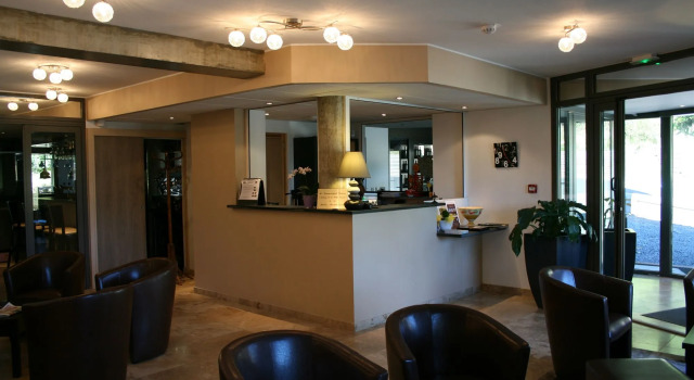 Auberge de la Petite Ferme, Super-Besse Est, The Originals Relais, Забронировать Хостел Отели Бес-э-Сент-Анастез с завтраком, рядом с Musée du Ski, Завтраки