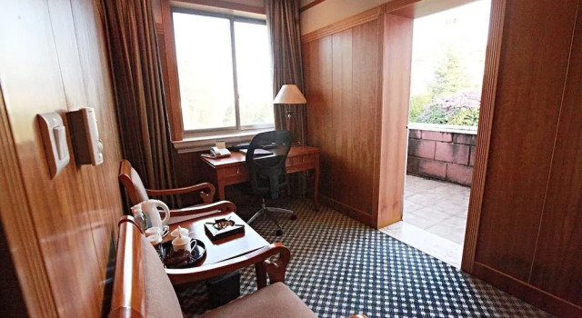 Kunming Lake View Hotel, Rezerwuj Hotel Hotele w Kunming z parkingiem, Parking